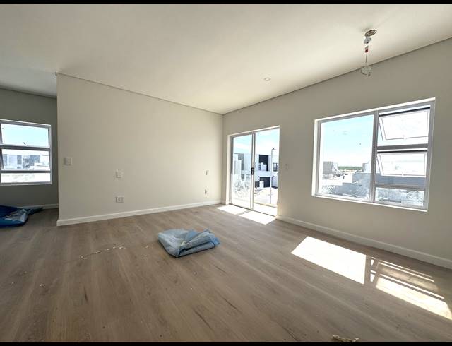 4 BEDROOM FREESTANDING FOR SALE IN SANDOWN